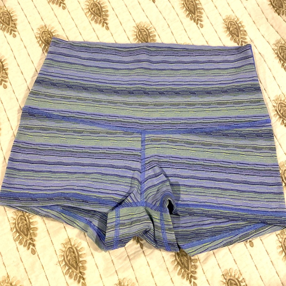 LN Lululemon Yoga Shorts Sz 8